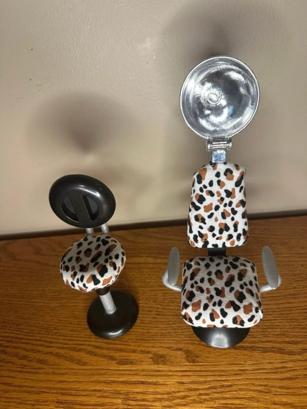 Bratz Stylin’ Salon leopard Chairs Replacement Doll Furniture Set y2k vintage